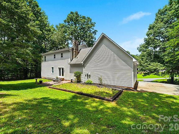 4th image of 131 Fox Runn Rd