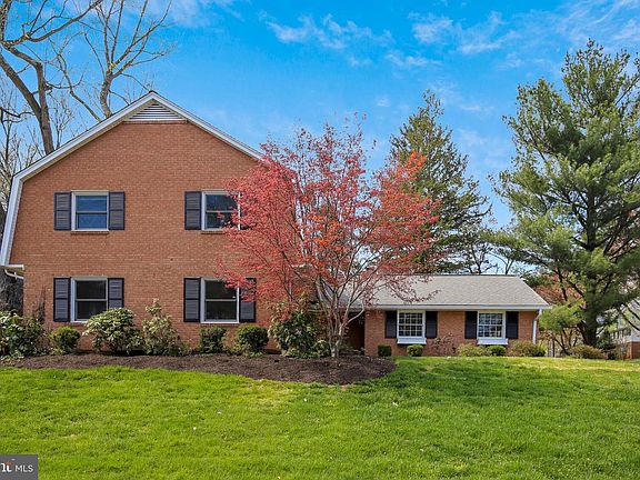 5th image of 7907 Birnam Wood Dr