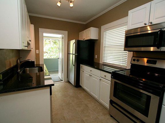 3rd image of 410 Broadway Ave APT 4