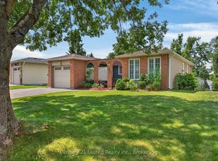 2121 Meadowview Rd, Peterborough, ON K9L1S5