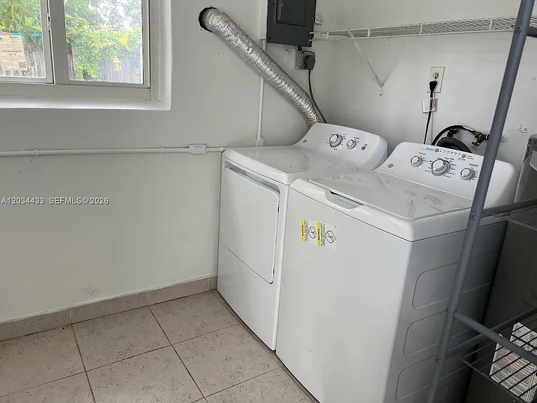 910 N 56th Ave #1 — Photo 15