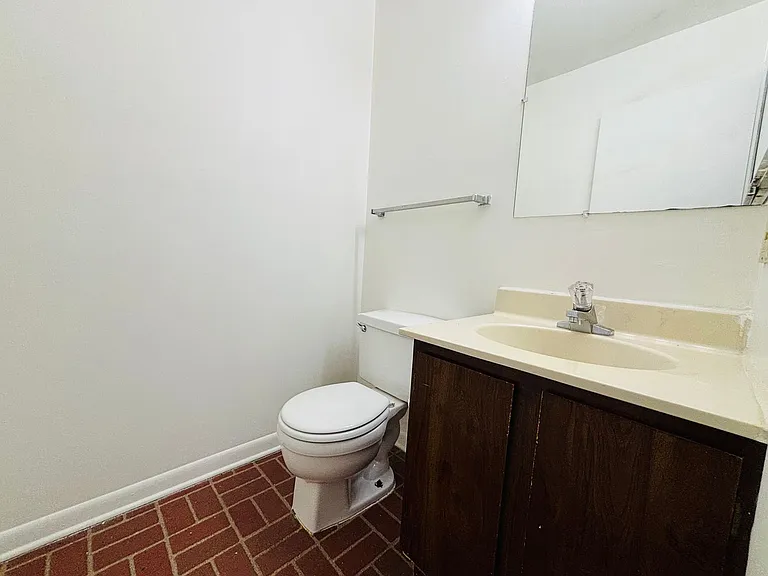 323 Shenandoah Cir — Photo 12