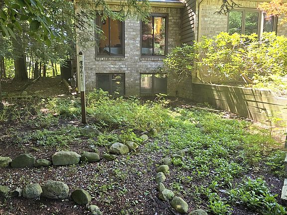 4th image of 913 W Wellington Ct
