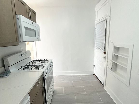 3rd image of 4109 N Sacramento Ave #1A