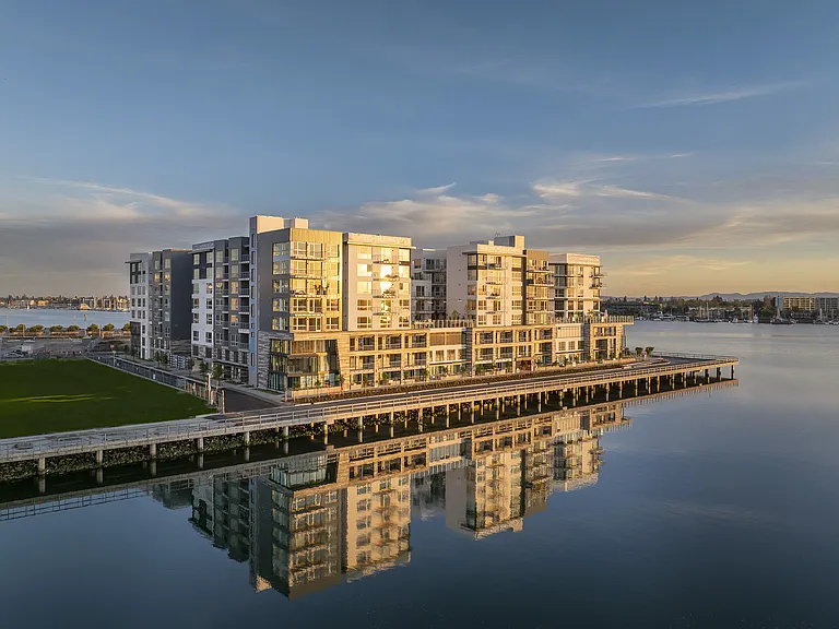 Portico Waterfront — Photo 55