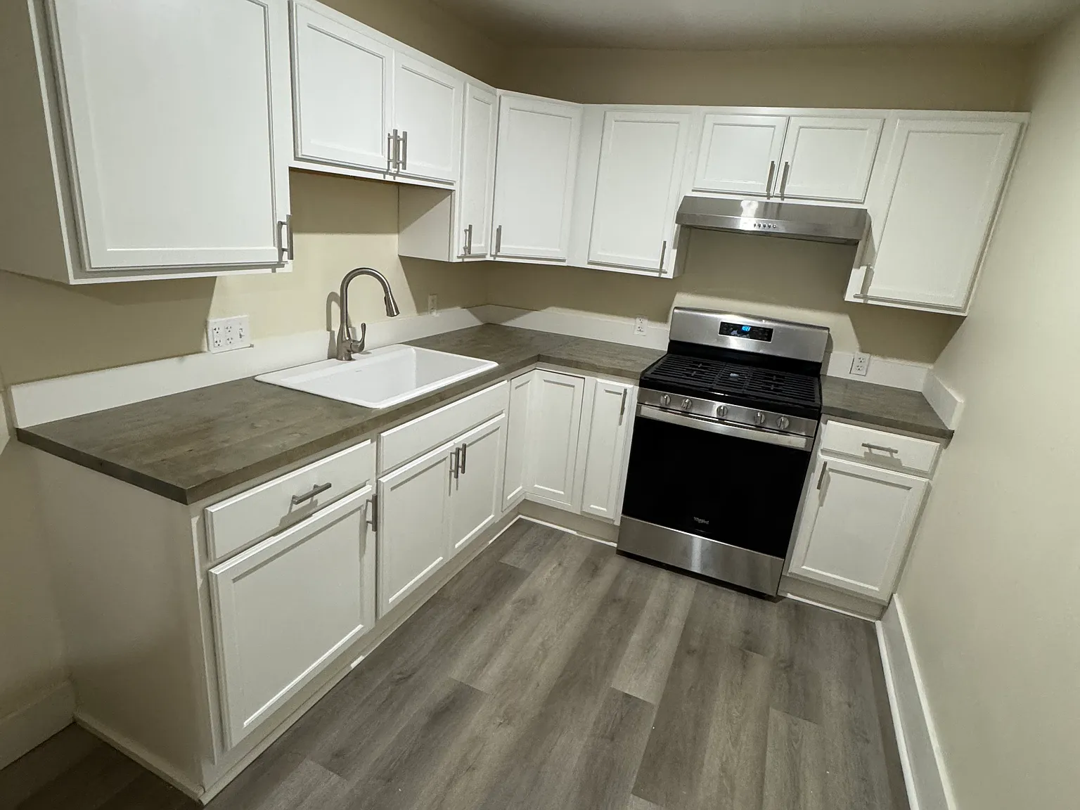 2 bed, 1.5 bath, 1000 sqft, $2,300 — Photo 4