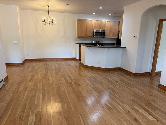 living room facing dining/kitchen