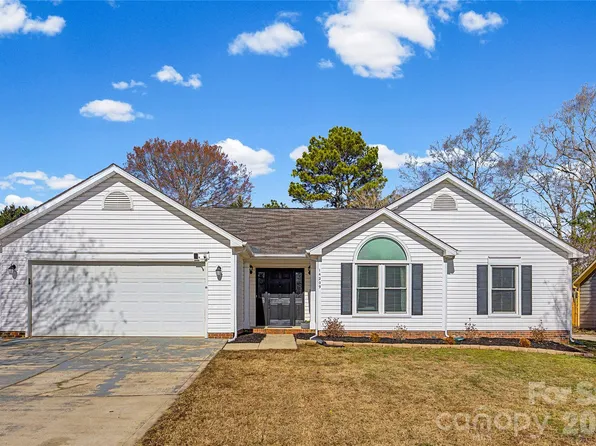 14209 Carriage Lake Dr, Charlotte, NC 28273