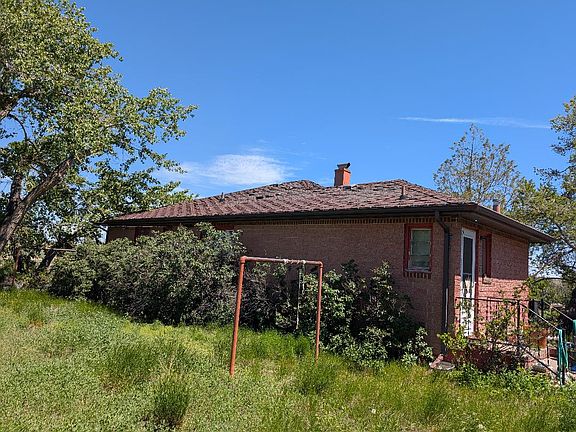 3rd image of 123 10th Ave N