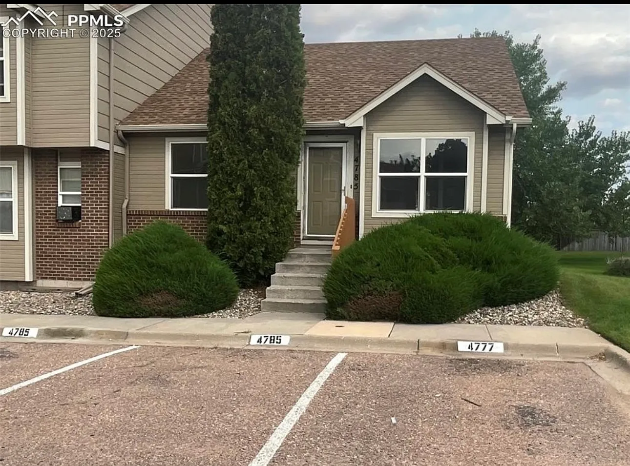 3 bed, 1619 sqft, $1,950 — Photo 1
