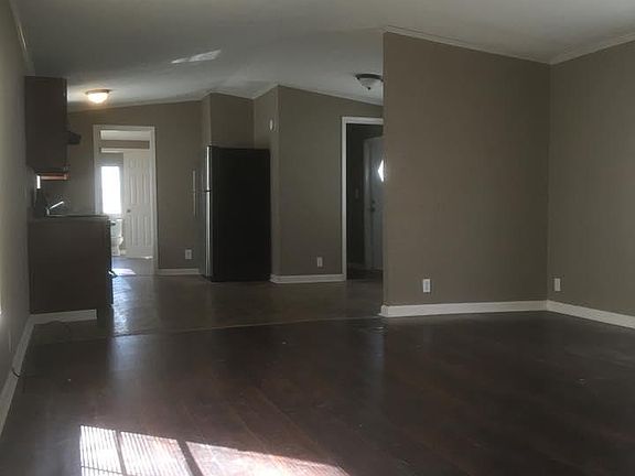 2nd image of 412 Edgewood Dr Trlr 2
