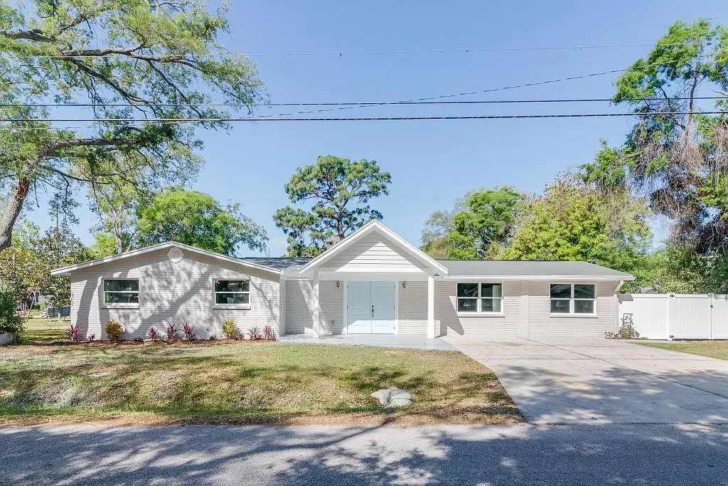 3 bed, 1624 sqft, $3,300 — Photo 1