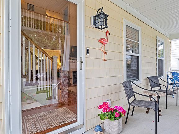 3rd image of 9521 Densmore Pl
