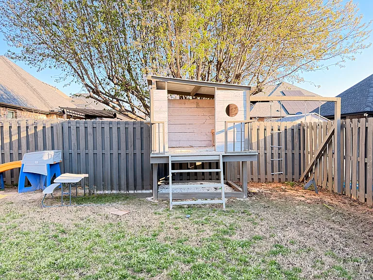 609 SE Hendrix St — Photo 19