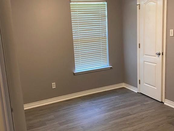 5th image of 2553 Carrie Ln