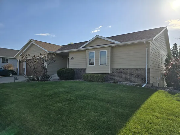 2005 Abbey Rd, Pierre, SD 57501