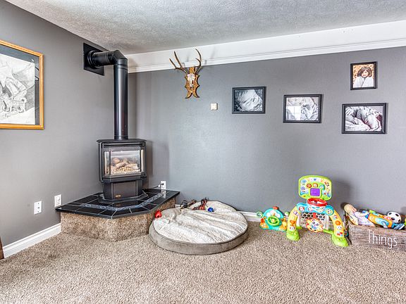 2nd image of 1065 Tefft St