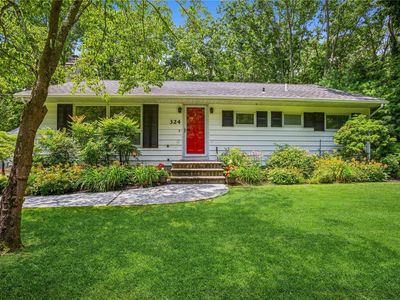 324 Hewlett Ave, East Patchogue, NY, 11772