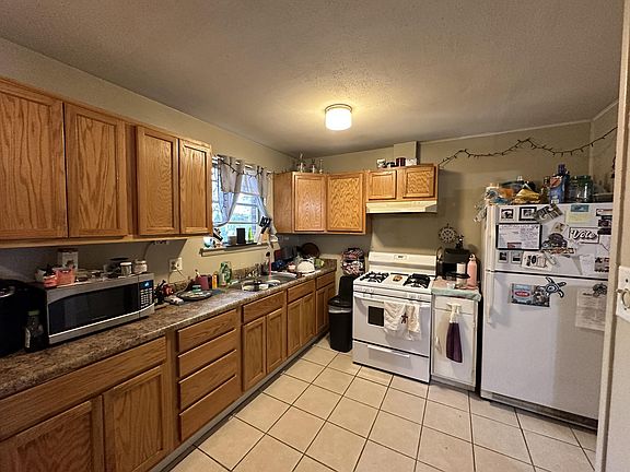 3rd image of 722 Newport Dr