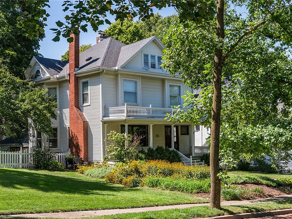 1st image of 305 Oakwood Ave