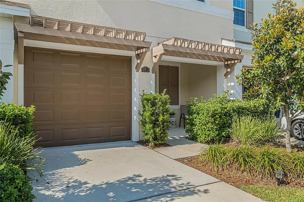 3 bed, 2.5 bath, 1567 sqft, $2,350 — Photo 2