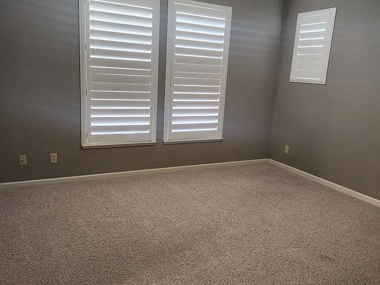 4742 Village Green Pkwy — Photo 33