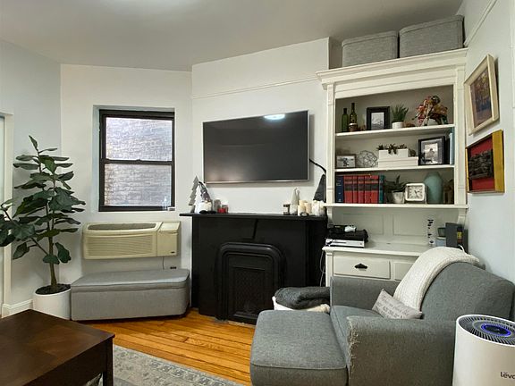 3rd image of 253 8th St #4R