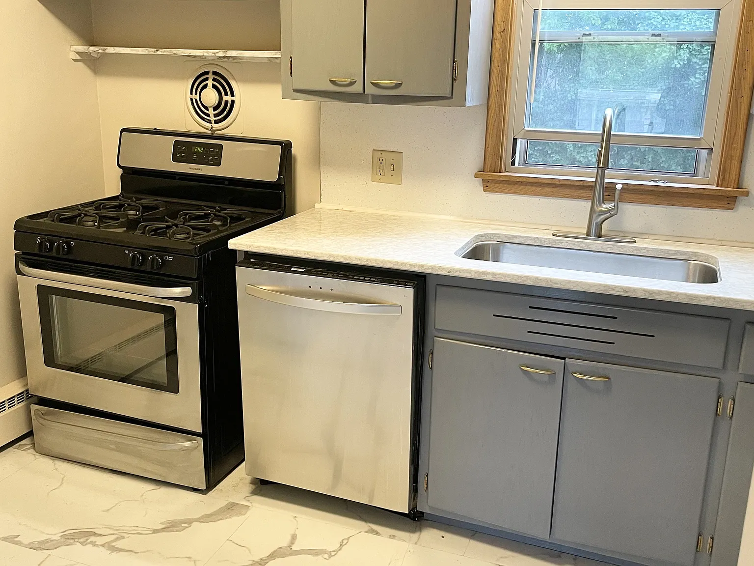 Dunlap Apartments — Photo 4