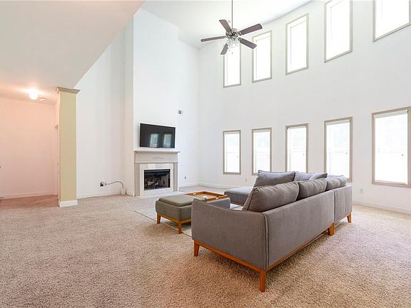 4th image of 4276 Shamrock Dr