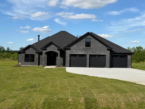 1056 Duke Dr, Bauxite, AR 72011