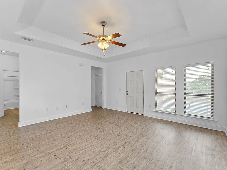 27320 Lashay Dr — Photo 33