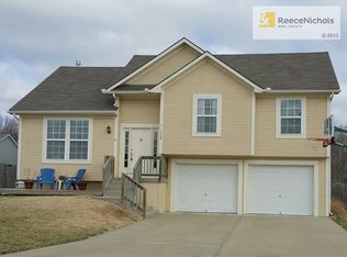 1008 NW Scenic Dr, Grain Valley, MO 64029