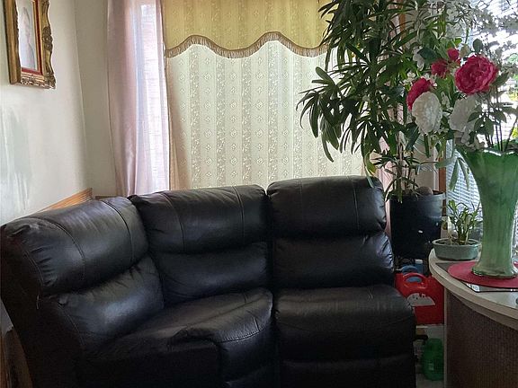 4th image of 31-10 92nd St