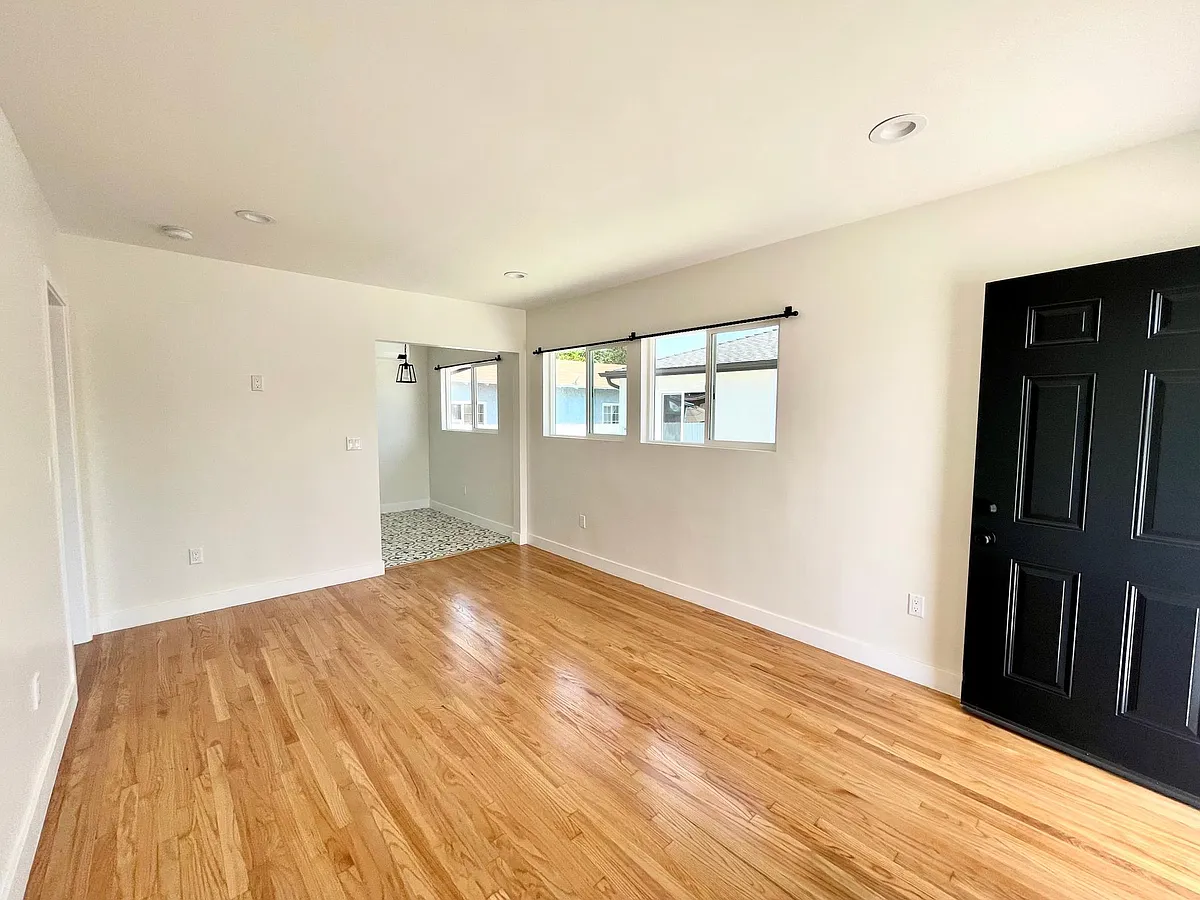 Building Photo - 645 S Fetterly Ave