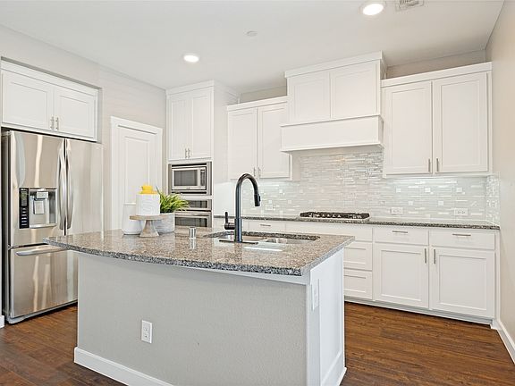 3rd image of 424 Texas Dr