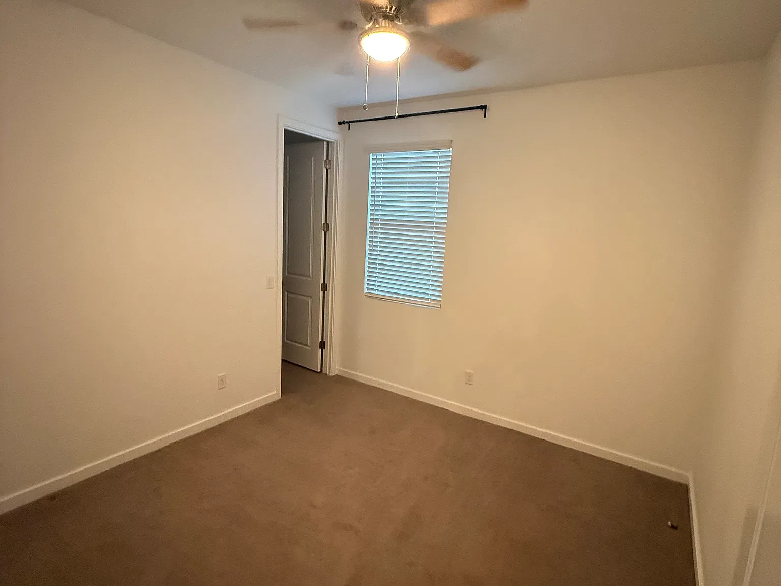 5 bed, 2552 sqft, $2,400 — Photo 3