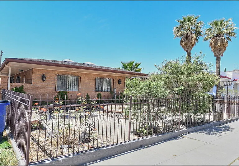 3030 Aurora Ave — Photo 3