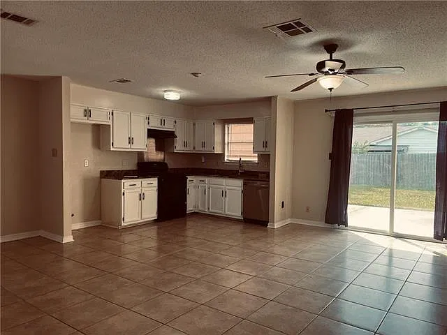 3 bed, 2.0 bath, 1700 sqft, $1,950 — Photo 3