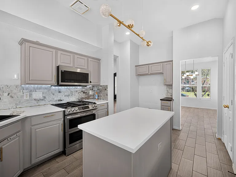 308 Keswick Ln — Photo 12