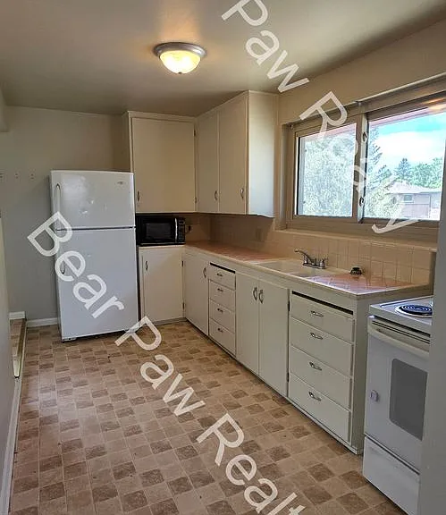 1839 Fremont Ave — Photo 1