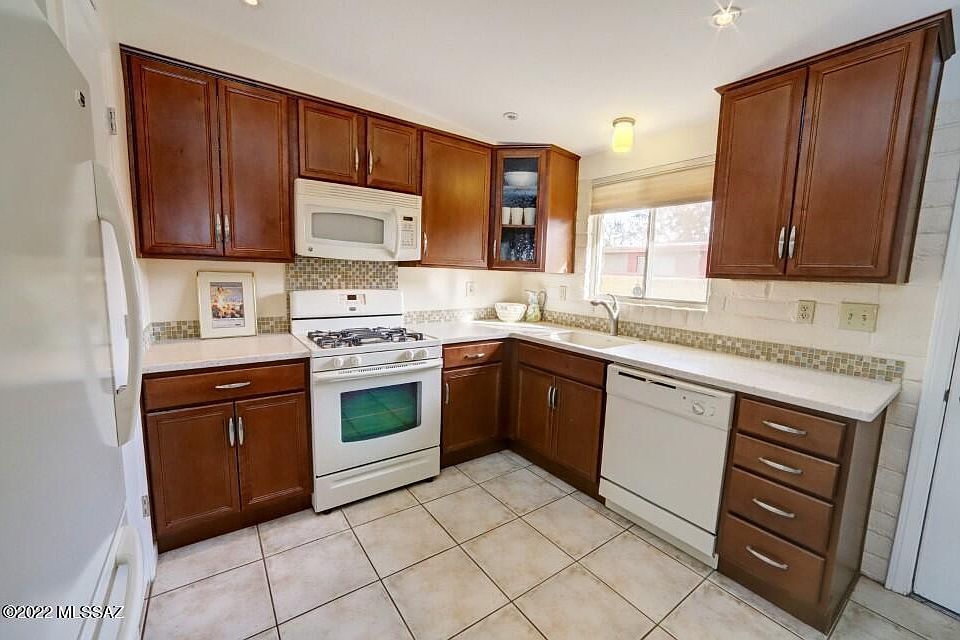 1st image of 3015 E Blacklidge Dr