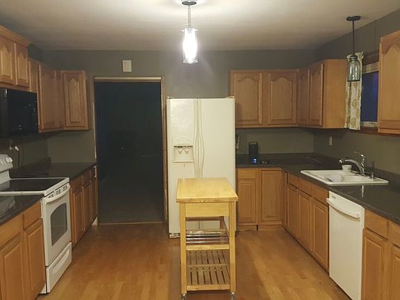 3rd image of 102 S Holman St