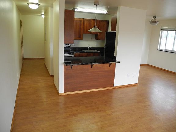 4th image of 1819 NW Central Pl #408