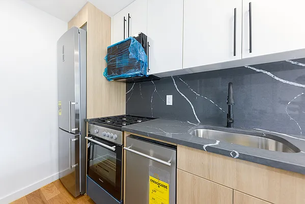 Rented by Avenues Real Estate | media 3