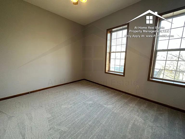 103 E 10th St #13 — Photo 19