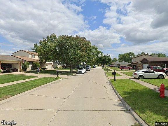 Exterior Neighborhood (street photo)