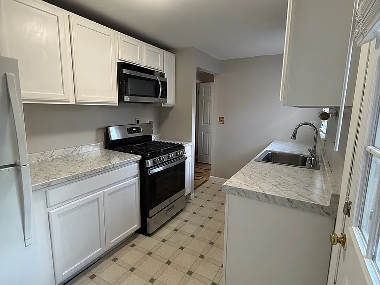 70 Kingston St — Photo 2
