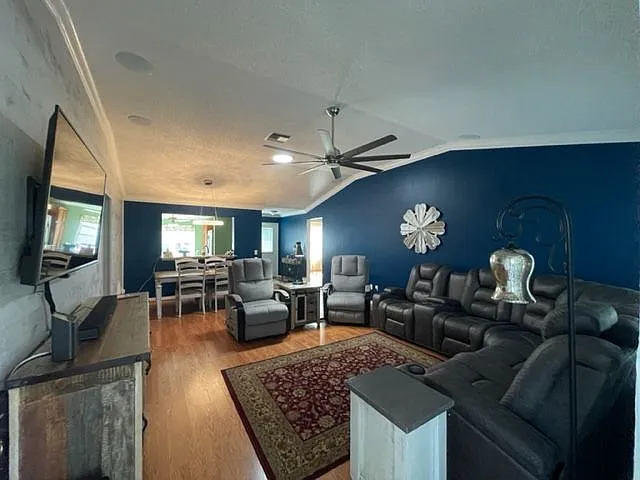 1377 Camero Dr — Photo 2