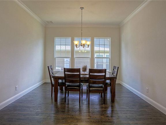 5th image of 9231 Dahlia Way