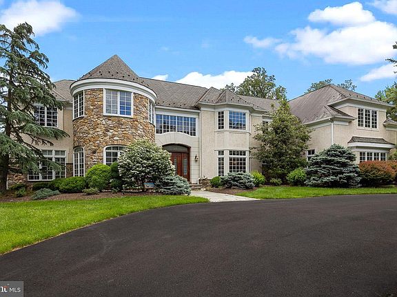 3rd image of 1049 McKean Rd